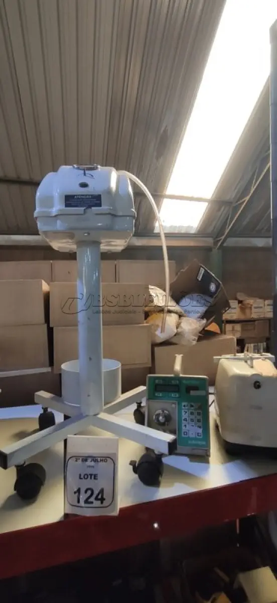 LOTE 124 - 01 ASPIRADOR CIRÚRGICO E 01 BOMBA DE INFUSÃO ENTERAL. (NO ESTADO) ATENÇÃO! FAZER A VISITAÇÃO ANTES DE ARREMATAR, NÃO SABEMOS SE FUNCIONA, LEILÃO NÃO TEM GARANTIA E NEM DEVOLUÇÃO, SUJEITO A POSSÍVEIS AVARIAS VISÍVEIS/OCULTAS E/OU AUSÊNCIA DE COMPONENTES.