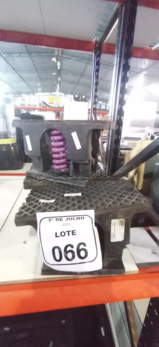 LOTE 066 - 05 ISOLADORES DE VIBRAÇÃO INDUSTRIAL MARCA VMC GROUP. (NO ESTADO) ATENÇÃO! FAZER A VISITAÇÃO ANTES DE ARREMATAR, NÃO SABEMOS SE FUNCIONA, LEILÃO NÃO TEM GARANTIA E NEM DEVOLUÇÃO, SUJEITO A POSSÍVEIS AVARIAS VISÍVEIS/OCULTAS E/OU AUSÊNCIA DE COMPONENTES.