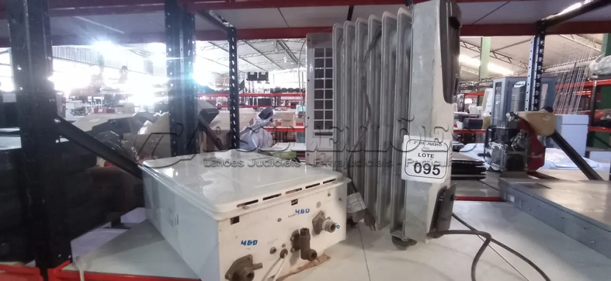 LOTE 095 - 01 AQUECEDOR DE ÁGUA A GÁS MODELO 43D MARCA KOMECO E 01 AQUECEDOR ELÉTRICO. (NO ESTADO) ATENÇÃO! FAZER A VISITAÇÃO ANTES DE ARREMATAR, NÃO SABEMOS SE FUNCIONA, LEILÃO NÃO TEM GARANTIA E NEM DEVOLUÇÃO, SUJEITO A POSSÍVEIS AVARIAS VISÍVEIS/OCULTAS E/OU AUSÊNCIA DE COMPONENTES.