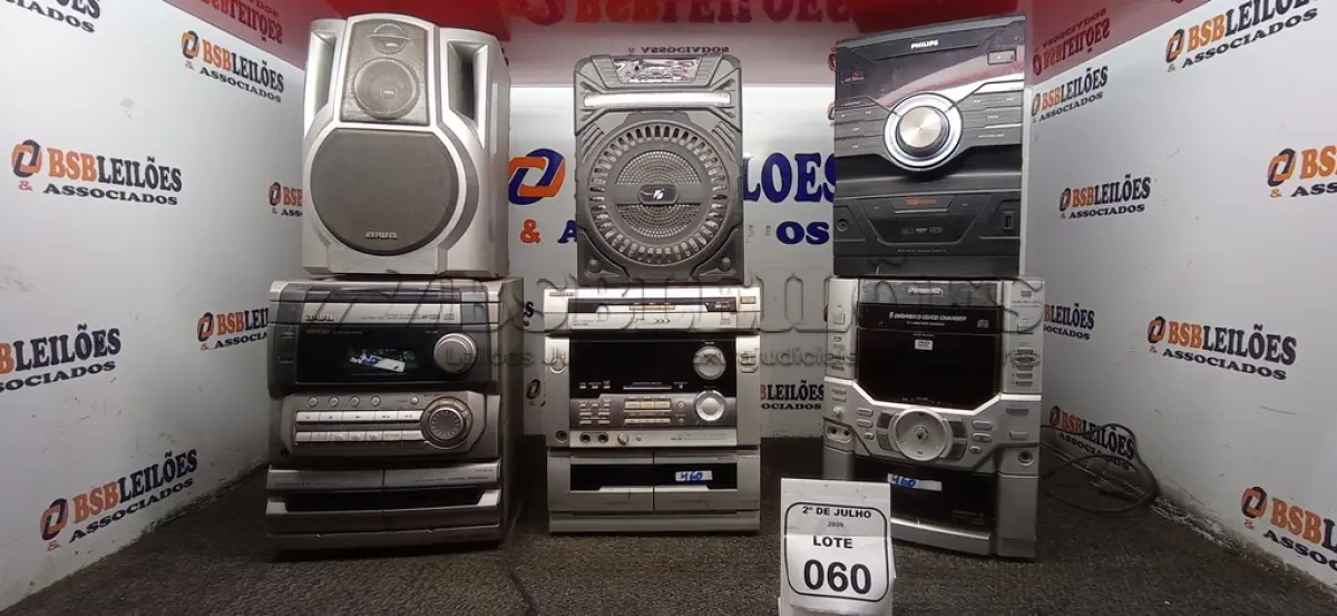 LOTE 060 - 05 APARELHOS DE SOM DE MARCAS E MODELOS DIVERSOS. (NO ESTADO) ATENÇÃO! FAZER A VISITAÇÃO ANTES DE ARREMATAR, NÃO SABEMOS SE FUNCIONA, LEILÃO NÃO TEM GARANTIA E NEM DEVOLUÇÃO, SUJEITO A POSSÍVEIS AVARIAS VISÍVEIS/OCULTAS E/OU AUSÊNCIA DE COMPONENTES.