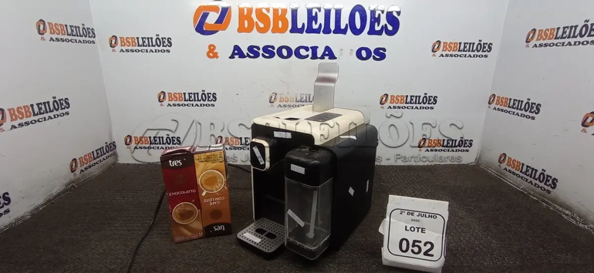 LOTE 052 - 01 MÁQUINA DE CAFÉ EXPRESSO 220V COM CAPSULAS. (NO ESTADO) ATENÇÃO! FAZER A VISITAÇÃO ANTES DE ARREMATAR, NÃO SABEMOS SE FUNCIONA, LEILÃO NÃO TEM GARANTIA E NEM DEVOLUÇÃO, SUJEITO A POSSÍVEIS AVARIAS VISÍVEIS/OCULTAS E/OU AUSÊNCIA DE COMPONENTES.