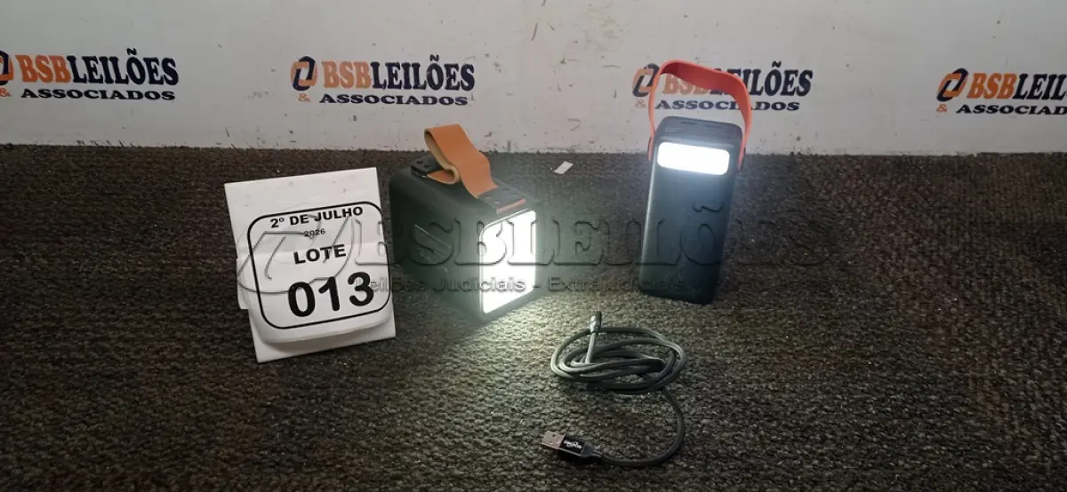 LOTE 013 - 02 POWER BANK DE MARCAS DIVERSAS. (NO ESTADO) ATENÇÃO! FAZER A VISITAÇÃO ANTES DE ARREMATAR, NÃO SABEMOS SE FUNCIONA, LEILÃO NÃO TEM GARANTIA E NEM DEVOLUÇÃO, SUJEITO A POSSÍVEIS AVARIAS VISÍVEIS/OCULTAS E/OU AUSÊNCIA DE COMPONENTES.