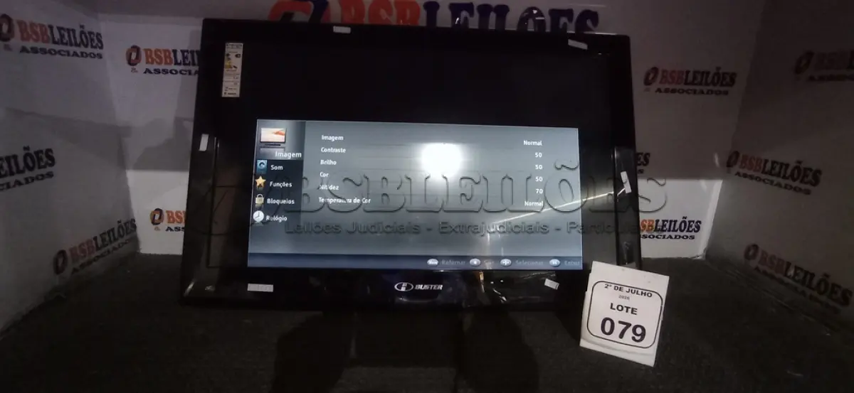 LOTE 079 - 01 TV 32’’ MARCA BUSTER PARA RETIRADA DE PEÇAS. (NO ESTADO) ATENÇÃO! FAZER A VISITAÇÃO ANTES DE ARREMATAR, NÃO SABEMOS SE FUNCIONA, LEILÃO NÃO TEM GARANTIA E NEM DEVOLUÇÃO, SUJEITO A POSSÍVEIS AVARIAS VISÍVEIS/OCULTAS E/OU AUSÊNCIA DE COMPONENTES.