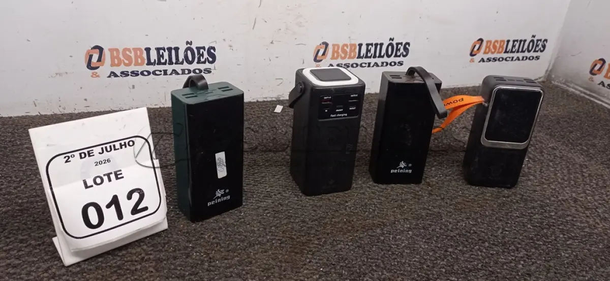 LOTE 012 - 04 POWER BANK DE MARCAS DIVERSAS. (NO ESTADO) ATENÇÃO! FAZER A VISITAÇÃO ANTES DE ARREMATAR, NÃO SABEMOS SE FUNCIONA, LEILÃO NÃO TEM GARANTIA E NEM DEVOLUÇÃO, SUJEITO A POSSÍVEIS AVARIAS VISÍVEIS/OCULTAS E/OU AUSÊNCIA DE COMPONENTES.
