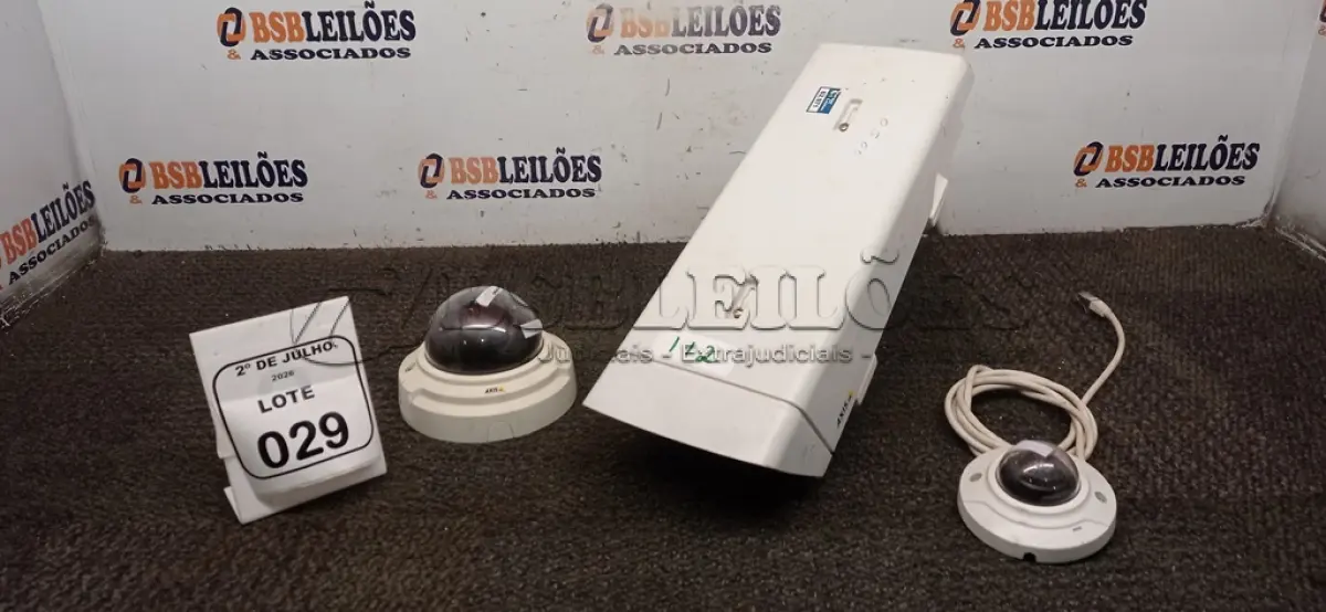 LOTE 029 - 03 CÂMERAS DE MONITORAMENTO DE MARCAS E MODELOS DIVERSOS. (NO ESTADO) ATENÇÃO! FAZER A VISITAÇÃO ANTES DE ARREMATAR, NÃO SABEMOS SE FUNCIONA, LEILÃO NÃO TEM GARANTIA E NEM DEVOLUÇÃO, SUJEITO A POSSÍVEIS AVARIAS VISÍVEIS/OCULTAS E/OU AUSÊNCIA DE COMPONENTES.