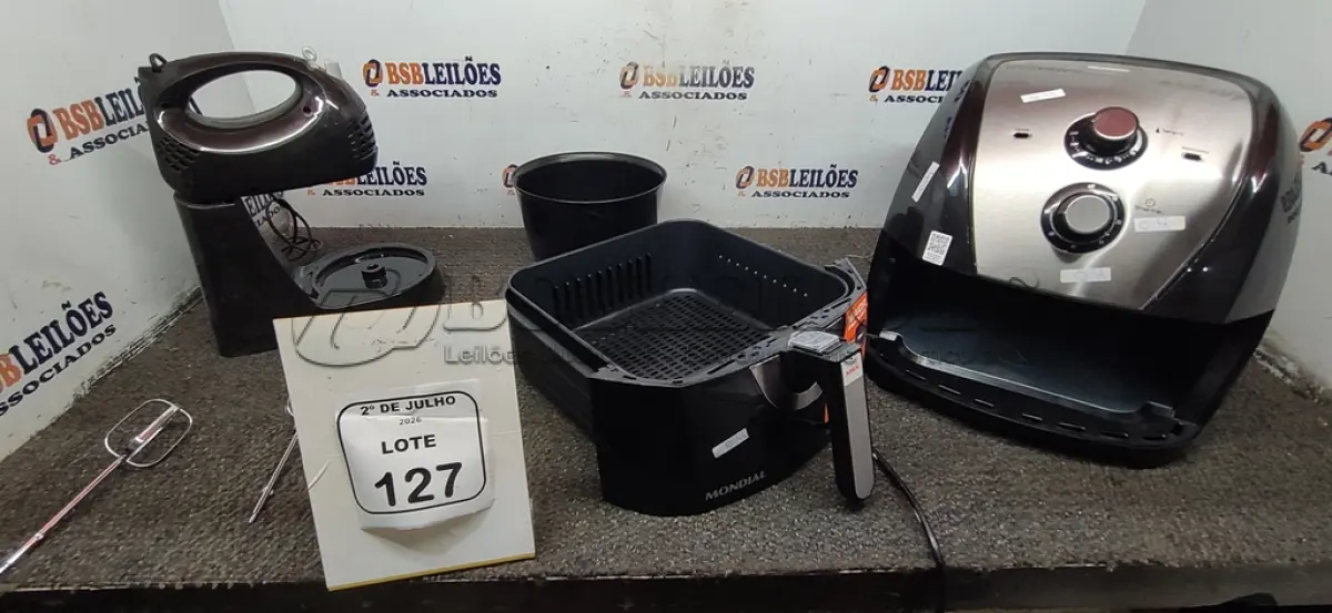 LOTE 127 - 01 AIR FRYER E 01 BATEDEIRA MARCA MONDIAL. (NO ESTADO) ATENÇÃO! FAZER A VISITAÇÃO ANTES DE ARREMATAR, NÃO SABEMOS SE FUNCIONA, LEILÃO NÃO TEM GARANTIA E NEM DEVOLUÇÃO, SUJEITO A POSSÍVEIS AVARIAS VISÍVEIS/OCULTAS E/OU AUSÊNCIA DE COMPONENTES.