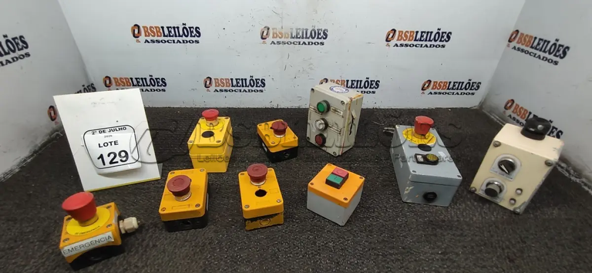 LOTE 129 - 09 BOTOEIRAS INDUSTRIAIS DE MARCAS E MODELOS DIVERSOS. (NO ESTADO) ATENÇÃO! FAZER A VISITAÇÃO ANTES DE ARREMATAR, NÃO SABEMOS SE FUNCIONA, LEILÃO NÃO TEM GARANTIA E NEM DEVOLUÇÃO, SUJEITO A POSSÍVEIS AVARIAS VISÍVEIS/OCULTAS E/OU AUSÊNCIA DE COMPONENTES.