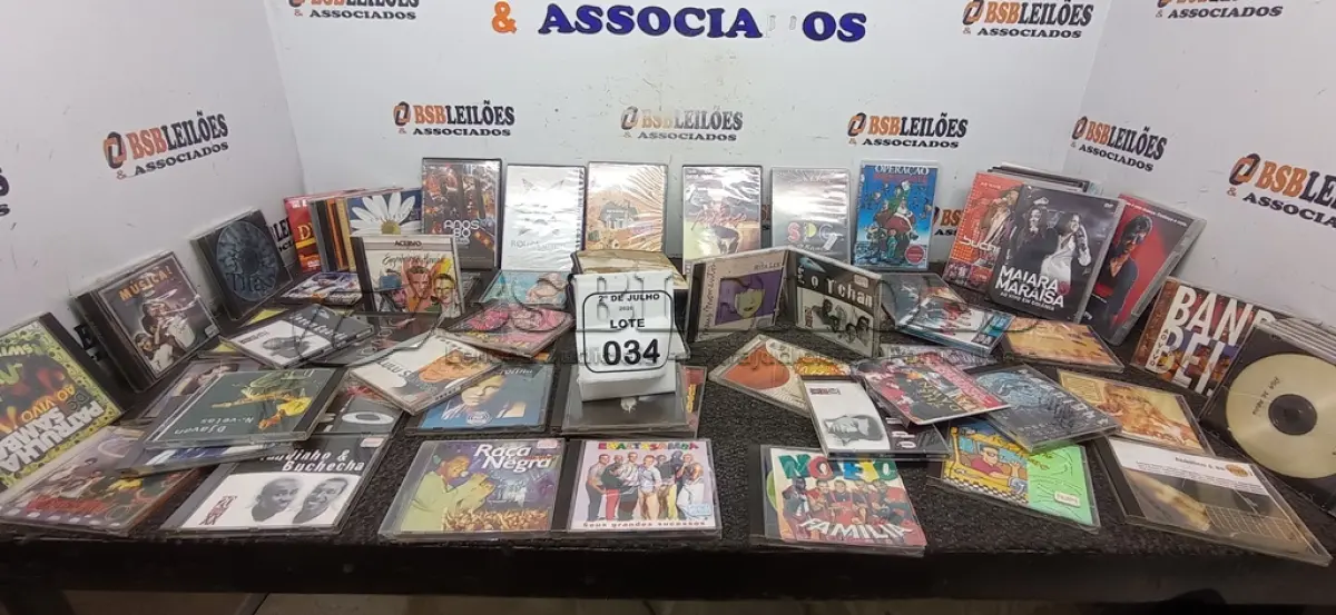 LOTE 034 - 01 LOTE COM VÁRIO LIVROS E MÍDIAS EM CD E DVD. (NO ESTADO) ATENÇÃO! FAZER A VISITAÇÃO ANTES DE ARREMATAR, NÃO SABEMOS SE FUNCIONA, LEILÃO NÃO TEM GARANTIA E NEM DEVOLUÇÃO, SUJEITO A POSSÍVEIS AVARIAS VISÍVEIS/OCULTAS E/OU AUSÊNCIA DE COMPONENTES.