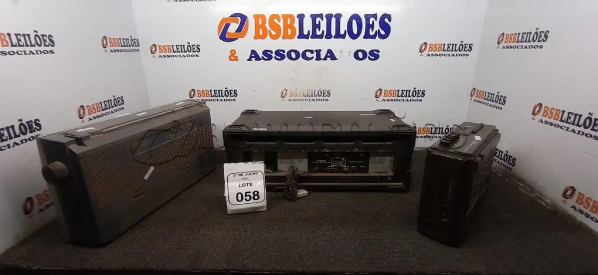 LOTE 058 - 01 CABEÇOTE AMPLIFICADOR MODELO CTPR 620 MARCA  CICLOTRON E 02 RÁDIOS PORTÁTEIS ANTIGOS. (NO ESTADO) ATENÇÃO! FAZER A VISITAÇÃO ANTES DE ARREMATAR, NÃO SABEMOS SE FUNCIONA, LEILÃO NÃO TEM GARANTIA E NEM DEVOLUÇÃO, SUJEITO A POSSÍVEIS AVARIAS VISÍVEIS/OCULTAS E/OU AUSÊNCIA DE COMPONENTES.