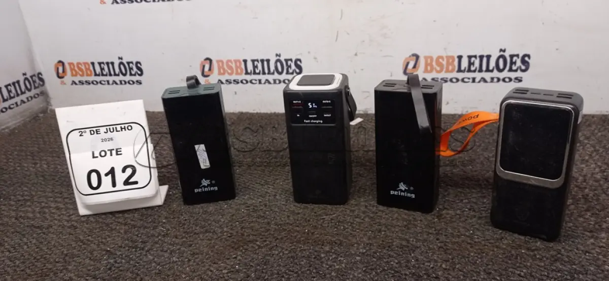 LOTE 012 - 04 POWER BANK DE MARCAS DIVERSAS. (NO ESTADO) ATENÇÃO! FAZER A VISITAÇÃO ANTES DE ARREMATAR, NÃO SABEMOS SE FUNCIONA, LEILÃO NÃO TEM GARANTIA E NEM DEVOLUÇÃO, SUJEITO A POSSÍVEIS AVARIAS VISÍVEIS/OCULTAS E/OU AUSÊNCIA DE COMPONENTES.