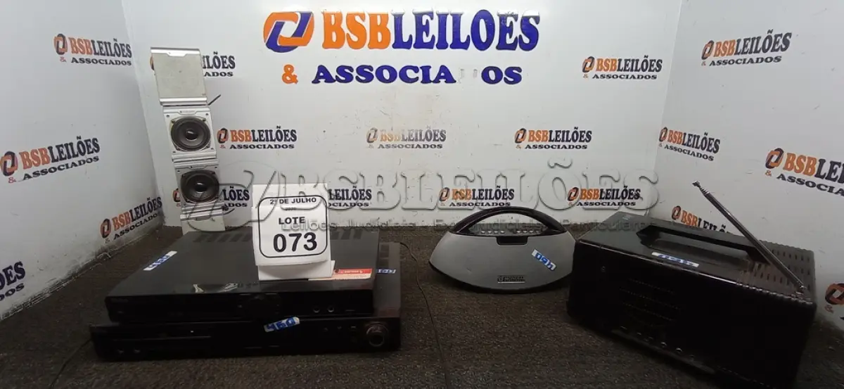 LOTE 073 - 01 HOME THEATER MARCA PHILCO, 01 APARELHO DE DVD, 01 RADIO/TV PORTÁTIL MARCA DIAMOND E 05 CAIXAS DE SOM. (NO ESTADO) ATENÇÃO! FAZER A VISITAÇÃO ANTES DE ARREMATAR, NÃO SABEMOS SE FUNCIONA, LEILÃO NÃO TEM GARANTIA E NEM DEVOLUÇÃO, SUJEITO A POSSÍVEIS AVARIAS VISÍVEIS/OCULTAS E/OU AUSÊNCIA DE COMPONENTES.