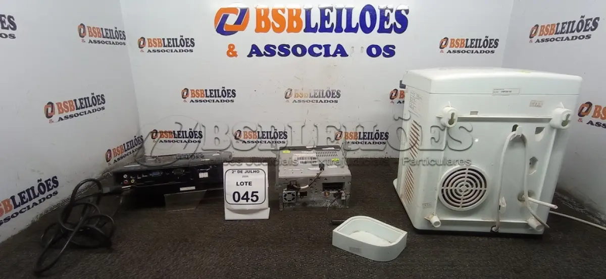 LOTE 045 - 01 PROJETOR MARCA EPSON, 01 PURIFICADOR DE ÁGUA MARCA IBBL E 01 APARELHO MULTIMIDIA AUTOMOTIVO MARCA CASKA. (NO ESTADO) ATENÇÃO! FAZER A VISITAÇÃO ANTES DE ARREMATAR, NÃO SABEMOS SE FUNCIONA, LEILÃO NÃO TEM GARANTIA E NEM DEVOLUÇÃO, SUJEITO A POSSÍVEIS AVARIAS VISÍVEIS/OCULTAS E/OU AUSÊNCIA DE COMPONENTES.