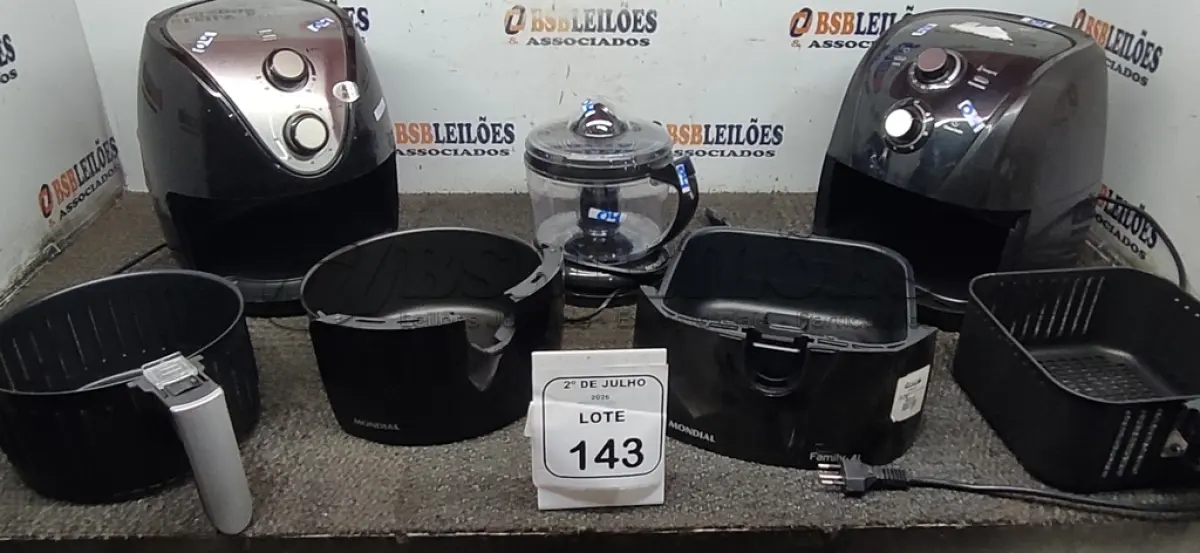 LOTE 143 - 02 AIR FRYER 220V MARCA MONDIAL E 01 ESPREMEDOR DE FRUTAS. (NO ESTADO) ATENÇÃO! FAZER A VISITAÇÃO ANTES DE ARREMATAR, NÃO SABEMOS SE FUNCIONA, LEILÃO NÃO TEM GARANTIA E NEM DEVOLUÇÃO, SUJEITO A POSSÍVEIS AVARIAS VISÍVEIS/OCULTAS E/OU AUSÊNCIA DE COMPONENTES.
