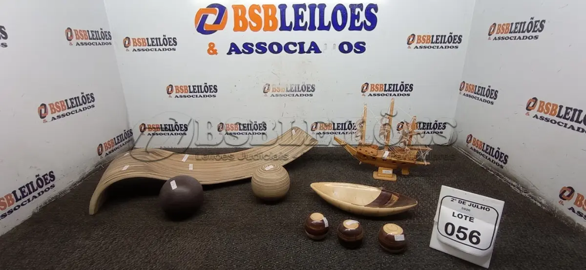 LOTE 056 - 01 LOTE COM VÁRIOS ITENS DECORATIVOS DIRETO. (NO ESTADO) ATENÇÃO! FAZER A VISITAÇÃO ANTES DE ARREMATAR, NÃO SABEMOS SE FUNCIONA, LEILÃO NÃO TEM GARANTIA E NEM DEVOLUÇÃO, SUJEITO A POSSÍVEIS AVARIAS VISÍVEIS/OCULTAS E/OU AUSÊNCIA DE COMPONENTES.