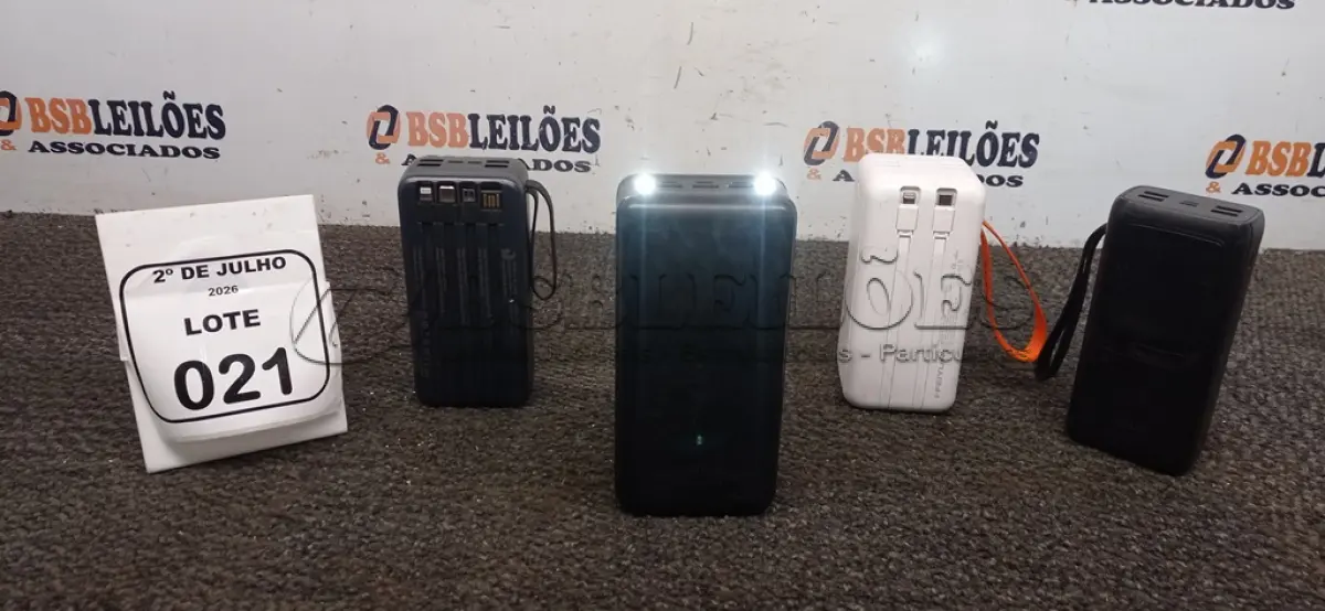 LOTE 021 - 04 POWER BANK DE MARCAS DIVERSAS. (NO ESTADO) ATENÇÃO! FAZER A VISITAÇÃO ANTES DE ARREMATAR, NÃO SABEMOS SE FUNCIONA, LEILÃO NÃO TEM GARANTIA E NEM DEVOLUÇÃO, SUJEITO A POSSÍVEIS AVARIAS VISÍVEIS/OCULTAS E/OU AUSÊNCIA DE COMPONENTES.