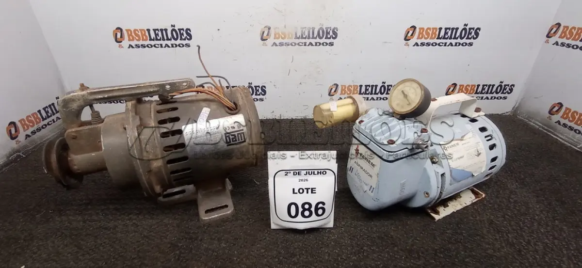 LOTE 086 - 02 MOTORES ELÉTRICOS. (NO ESTADO) ATENÇÃO! FAZER A VISITAÇÃO ANTES DE ARREMATAR, NÃO SABEMOS SE FUNCIONA, LEILÃO NÃO TEM GARANTIA E NEM DEVOLUÇÃO, SUJEITO A POSSÍVEIS AVARIAS VISÍVEIS/OCULTAS E/OU AUSÊNCIA DE COMPONENTES.