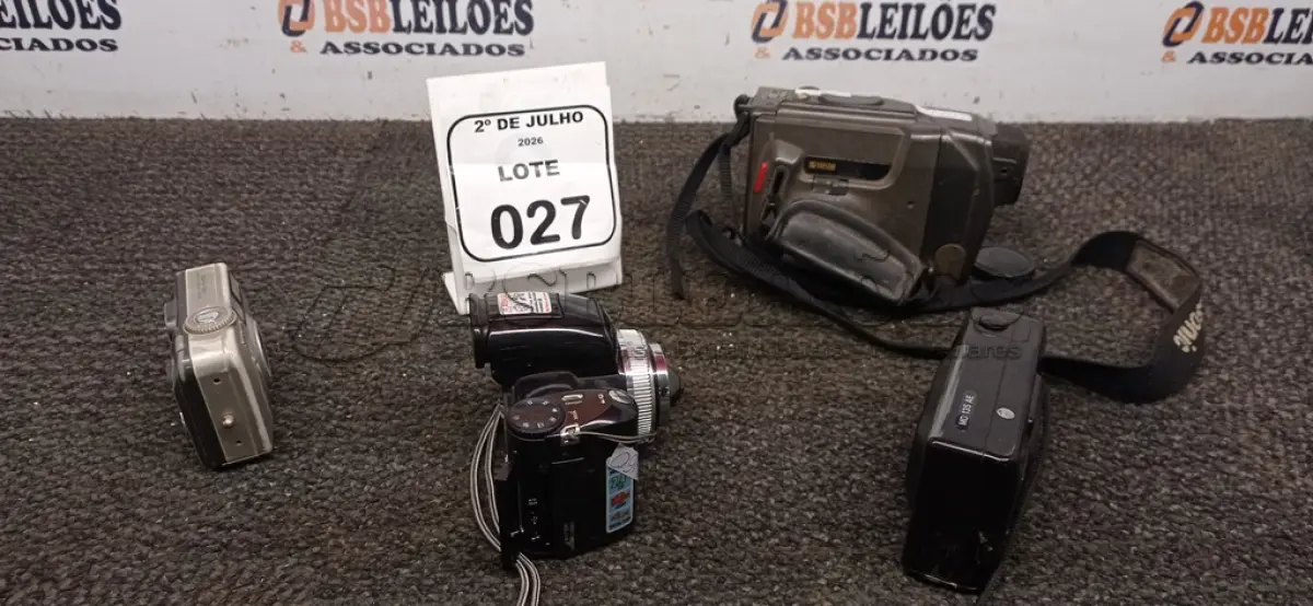 LOTE 027 - 01 FILMADORA MODELO S-VHS-C MARCA PANASONIC E 03 CÂMERAS FOTOGRÁFICAS DE MARCAS E MODELOS DIVERSOS. (NO ESTADO) ATENÇÃO! FAZER A VISITAÇÃO ANTES DE ARREMATAR, NÃO SABEMOS SE FUNCIONA, LEILÃO NÃO TEM GARANTIA E NEM DEVOLUÇÃO, SUJEITO A POSSÍVEIS AVARIAS VISÍVEIS/OCULTAS E/OU AUSÊNCIA DE COMPONENTES.