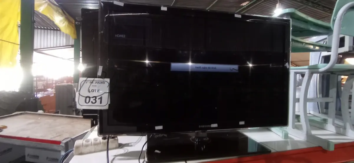 LOTE 031 - 02 TVS 32’’ MARCAS PHILCO E SAMSUNG PARA RETIRADA DE PEÇAS. (NO ESTADO) ATENÇÃO! FAZER A VISITAÇÃO ANTES DE ARREMATAR, NÃO SABEMOS SE FUNCIONA, LEILÃO NÃO TEM GARANTIA E NEM DEVOLUÇÃO, SUJEITO A POSSÍVEIS AVARIAS VISÍVEIS/OCULTAS E/OU AUSÊNCIA DE COMPONENTES.