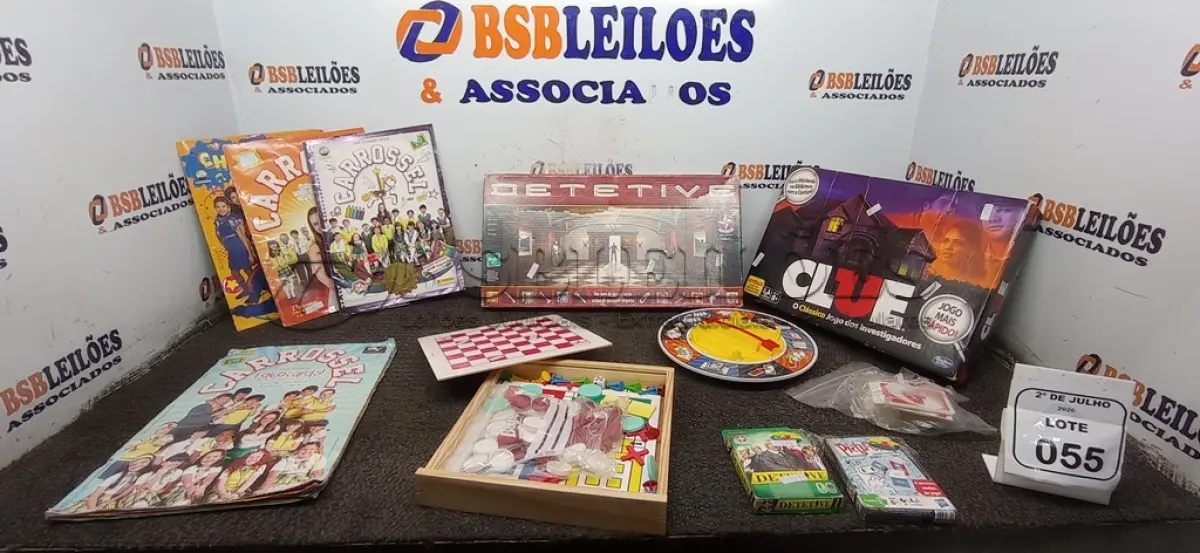 LOTE 055 - 01 LOTE COM VÁRIOS JOGOS DE TABULEIRO DIVERSOS. (NO ESTADO) ATENÇÃO! FAZER A VISITAÇÃO ANTES DE ARREMATAR, NÃO SABEMOS SE FUNCIONA, LEILÃO NÃO TEM GARANTIA E NEM DEVOLUÇÃO, SUJEITO A POSSÍVEIS AVARIAS VISÍVEIS/OCULTAS E/OU AUSÊNCIA DE COMPONENTES.
