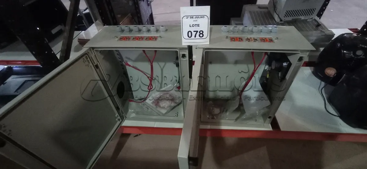 LOTE 078 - 02 QUADROS ELÉTRICOS. (NO ESTADO) ATENÇÃO! FAZER A VISITAÇÃO ANTES DE ARREMATAR, NÃO SABEMOS SE FUNCIONA, LEILÃO NÃO TEM GARANTIA E NEM DEVOLUÇÃO, SUJEITO A POSSÍVEIS AVARIAS VISÍVEIS/OCULTAS E/OU AUSÊNCIA DE COMPONENTES.