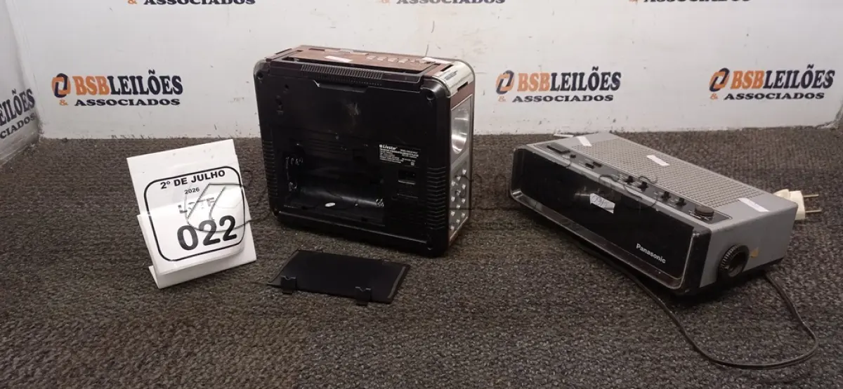 LOTE 022 - 01 RÁDIO PORTÁTIL MODELO ANTIGO E 01 RÁDIO/RELÓGIO MARCA PANASONIC. (NO ESTADO) ATENÇÃO! FAZER A VISITAÇÃO ANTES DE ARREMATAR, NÃO SABEMOS SE FUNCIONA, LEILÃO NÃO TEM GARANTIA E NEM DEVOLUÇÃO, SUJEITO A POSSÍVEIS AVARIAS VISÍVEIS/OCULTAS E/OU AUSÊNCIA DE COMPONENTES.
