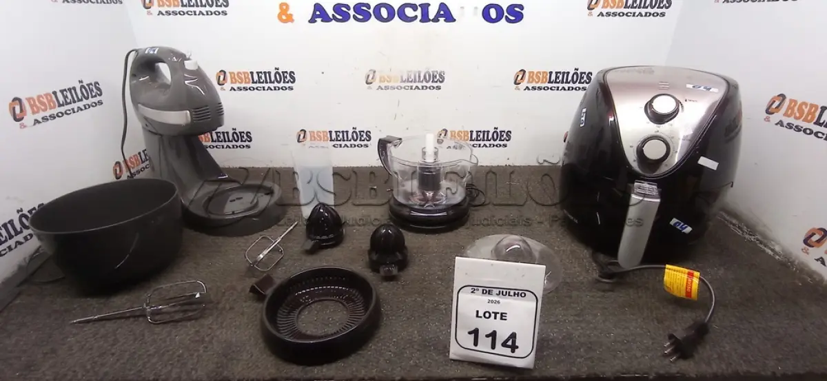 LOTE 114 - 01 AIR FRYER, 01 ESPREMEDOR DE FRUTAS E 01 BATEDEIRA MARCA MONDIAL. (NO ESTADO) ATENÇÃO! FAZER A VISITAÇÃO ANTES DE ARREMATAR, NÃO SABEMOS SE FUNCIONA, LEILÃO NÃO TEM GARANTIA E NEM DEVOLUÇÃO, SUJEITO A POSSÍVEIS AVARIAS VISÍVEIS/OCULTAS E/OU AUSÊNCIA DE COMPONENTES.