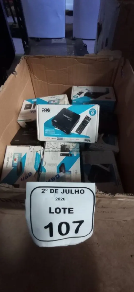 LOTE 107 - 01 LOTE COM VÁRIOS APARELHOS DE TV BOX MODELOS SMART PRO 4K HD. (NO ESTADO) ATENÇÃO! FAZER A VISITAÇÃO ANTES DE ARREMATAR, NÃO SABEMOS SE FUNCIONA, LEILÃO NÃO TEM GARANTIA E NEM DEVOLUÇÃO, SUJEITO A POSSÍVEIS AVARIAS VISÍVEIS/OCULTAS E/OU AUSÊNCIA DE COMPONENTES.