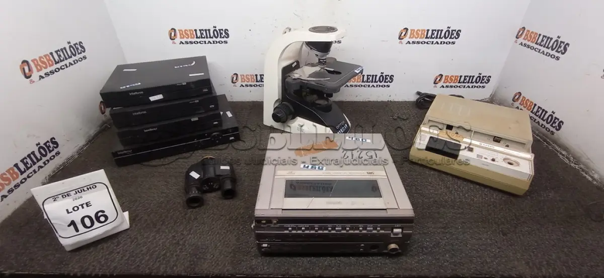 LOTE 106 - 01 MICROSCÓPIO, 01 SECRETÁRIA ELETRÔNICA MODELO M-139B MARCA SANYO, 01 GRAVADOR DE VÍDEO CASSETE MARCA JVC E 05 APARELHOS DVR INCOMPLETOS. (NO ESTADO) ATENÇÃO! FAZER A VISITAÇÃO ANTES DE ARREMATAR, NÃO SABEMOS SE FUNCIONA, LEILÃO NÃO TEM GARANTIA E NEM DEVOLUÇÃO, SUJEITO A POSSÍVEIS AVARIAS VISÍVEIS/OCULTAS E/OU AUSÊNCIA DE COMPONENTES.