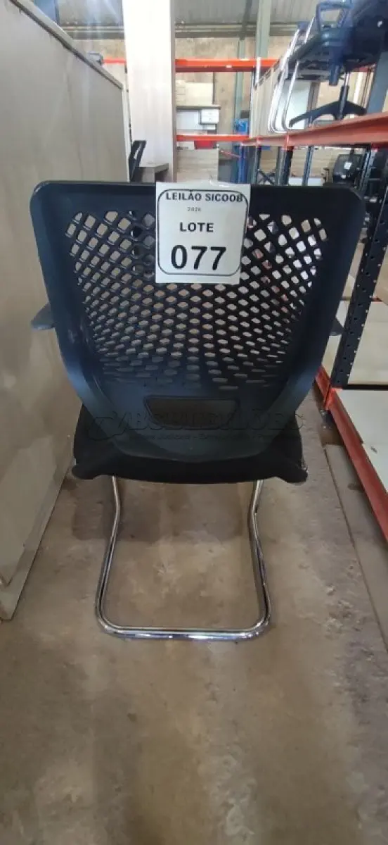 LOTE 077 - 01 CADEIRA PLAX METAL EXECUTIVA FIXA ESTRUTURA CROMADA. (NO ESTADO) ATENÇÃO! FAZER A VISITAÇÃO ANTES DE ARREMATAR, NÃO SABEMOS SE FUNCIONA, LEILÃO NÃO TEM GARANTIA E NEM DEVOLUÇÃO, SUJEITO A POSSÍVEIS AVARIAS VISÍVEIS/OCULTAS E/OU AUSÊNCIA DE COMPONENTES.