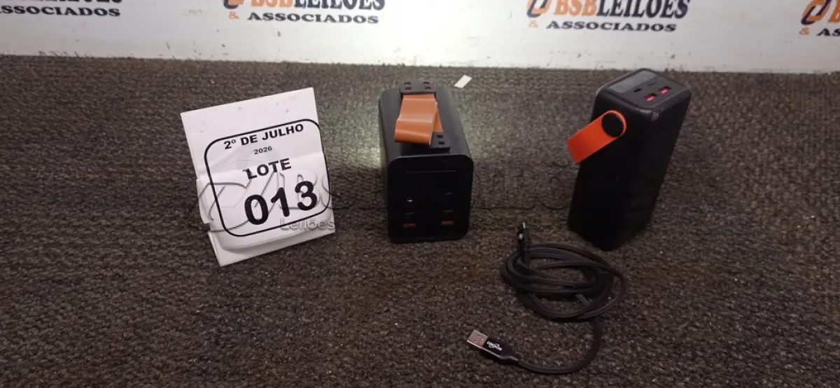 LOTE 013 - 02 POWER BANK DE MARCAS DIVERSAS. (NO ESTADO) ATENÇÃO! FAZER A VISITAÇÃO ANTES DE ARREMATAR, NÃO SABEMOS SE FUNCIONA, LEILÃO NÃO TEM GARANTIA E NEM DEVOLUÇÃO, SUJEITO A POSSÍVEIS AVARIAS VISÍVEIS/OCULTAS E/OU AUSÊNCIA DE COMPONENTES.