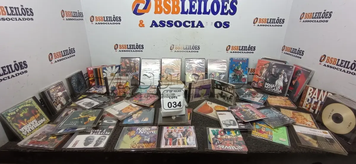 LOTE 034 - 01 LOTE COM VÁRIO LIVROS E MÍDIAS EM CD E DVD. (NO ESTADO) ATENÇÃO! FAZER A VISITAÇÃO ANTES DE ARREMATAR, NÃO SABEMOS SE FUNCIONA, LEILÃO NÃO TEM GARANTIA E NEM DEVOLUÇÃO, SUJEITO A POSSÍVEIS AVARIAS VISÍVEIS/OCULTAS E/OU AUSÊNCIA DE COMPONENTES.