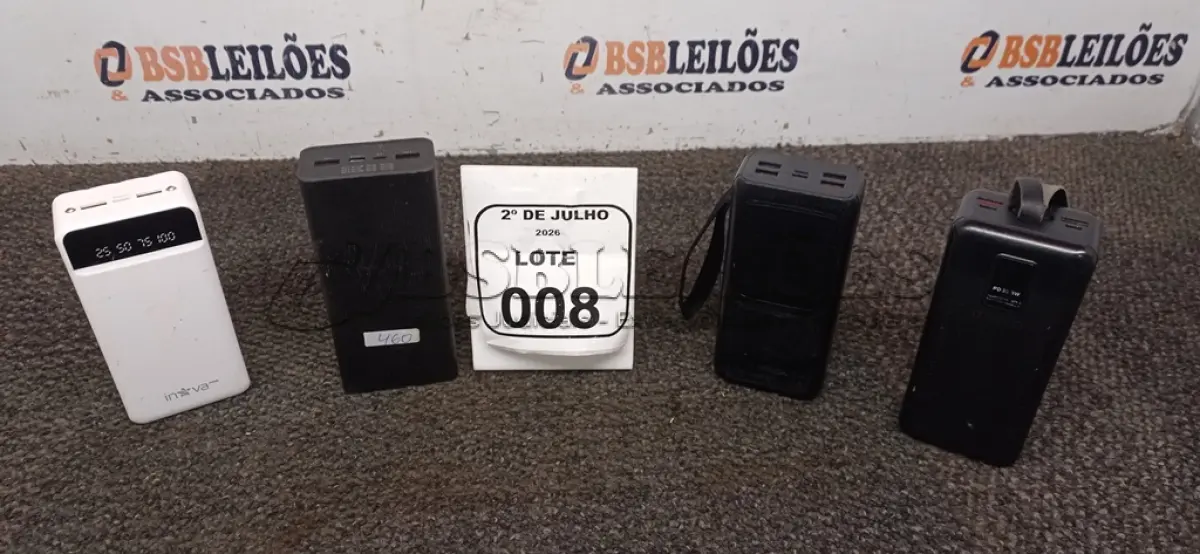 LOTE 008 - 04 POWER BANK DE MARCAS DIVERSAS. (NO ESTADO) ATENÇÃO! FAZER A VISITAÇÃO ANTES DE ARREMATAR, NÃO SABEMOS SE FUNCIONA, LEILÃO NÃO TEM GARANTIA E NEM DEVOLUÇÃO, SUJEITO A POSSÍVEIS AVARIAS VISÍVEIS/OCULTAS E/OU AUSÊNCIA DE COMPONENTES.