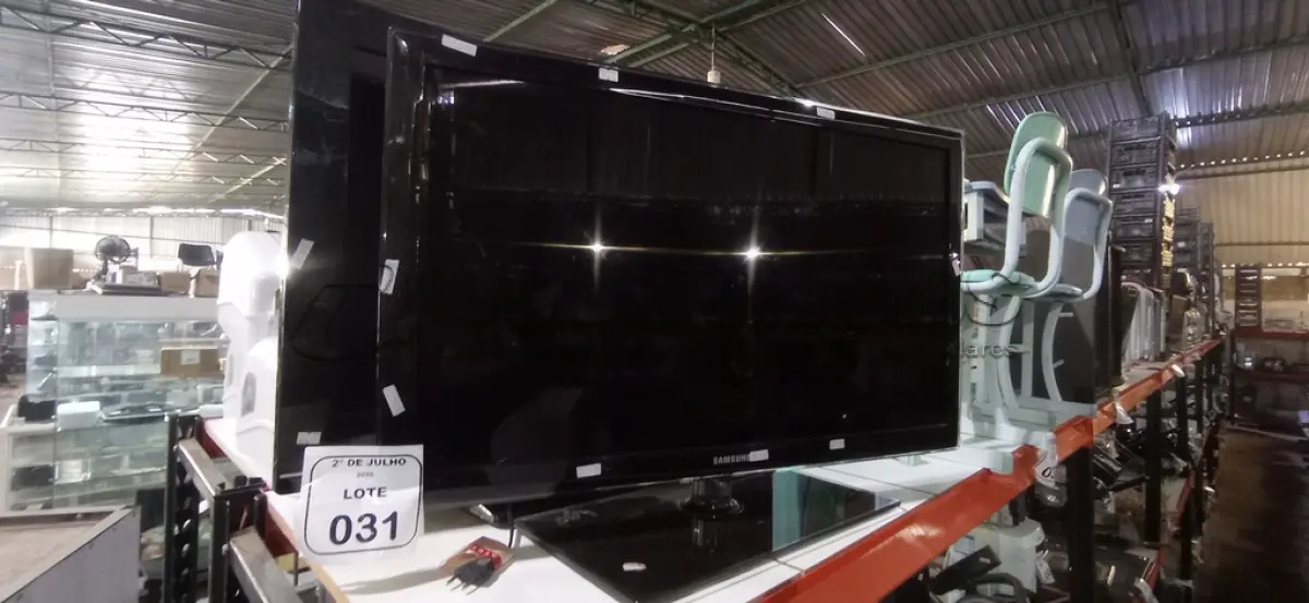 LOTE 031 - 02 TVS 32’’ MARCAS PHILCO E SAMSUNG PARA RETIRADA DE PEÇAS. (NO ESTADO) ATENÇÃO! FAZER A VISITAÇÃO ANTES DE ARREMATAR, NÃO SABEMOS SE FUNCIONA, LEILÃO NÃO TEM GARANTIA E NEM DEVOLUÇÃO, SUJEITO A POSSÍVEIS AVARIAS VISÍVEIS/OCULTAS E/OU AUSÊNCIA DE COMPONENTES.