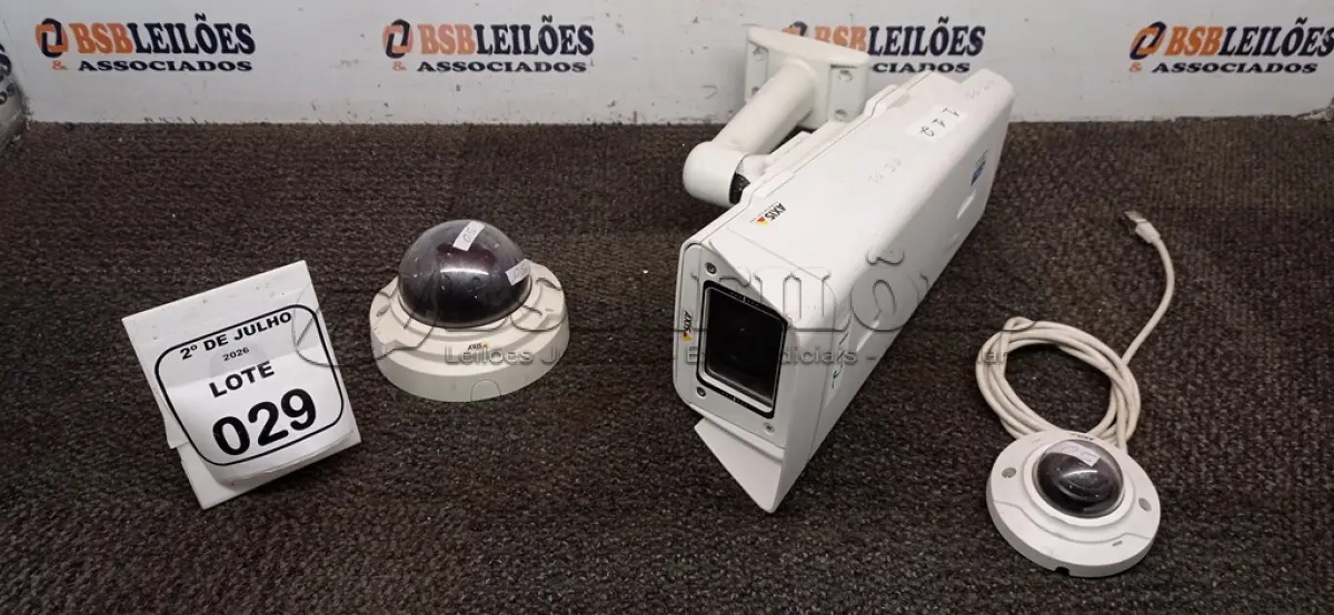 LOTE 029 - 03 CÂMERAS DE MONITORAMENTO DE MARCAS E MODELOS DIVERSOS. (NO ESTADO) ATENÇÃO! FAZER A VISITAÇÃO ANTES DE ARREMATAR, NÃO SABEMOS SE FUNCIONA, LEILÃO NÃO TEM GARANTIA E NEM DEVOLUÇÃO, SUJEITO A POSSÍVEIS AVARIAS VISÍVEIS/OCULTAS E/OU AUSÊNCIA DE COMPONENTES.