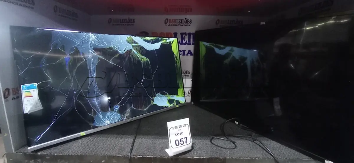 LOTE 057 - 02 TVS PARA RETIRADA DE PEÇAS MARCAS VIZZION E PHILCO. (NO ESTADO) ATENÇÃO! FAZER A VISITAÇÃO ANTES DE ARREMATAR, NÃO SABEMOS SE FUNCIONA, LEILÃO NÃO TEM GARANTIA E NEM DEVOLUÇÃO, SUJEITO A POSSÍVEIS AVARIAS VISÍVEIS/OCULTAS E/OU AUSÊNCIA DE COMPONENTES.