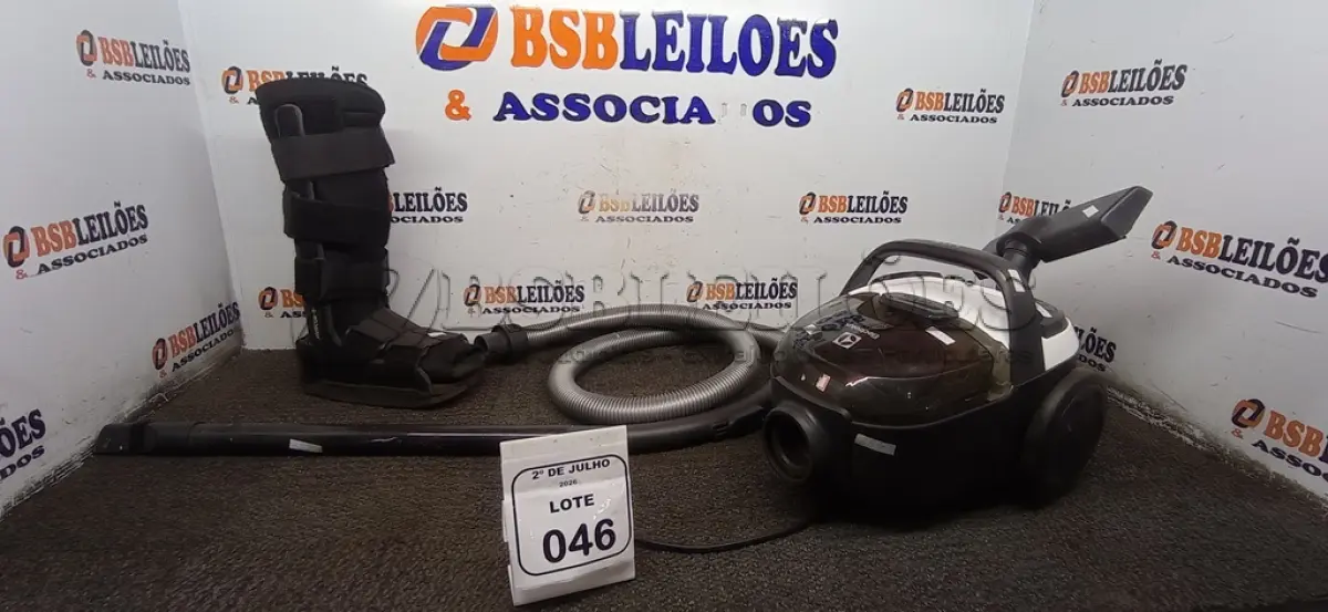 LOTE 046 - 01 ASPIRADOR DE PÓ 220V MARCA ELECTROLUX E 01 BOTA ORTOPÉDICA MARCA MERCUR. (NO ESTADO) ATENÇÃO! FAZER A VISITAÇÃO ANTES DE ARREMATAR, NÃO SABEMOS SE FUNCIONA, LEILÃO NÃO TEM GARANTIA E NEM DEVOLUÇÃO, SUJEITO A POSSÍVEIS AVARIAS VISÍVEIS/OCULTAS E/OU AUSÊNCIA DE COMPONENTES.