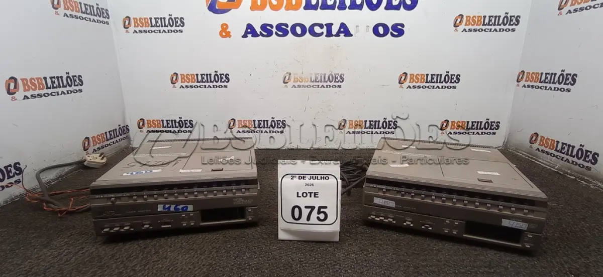 LOTE 075 - 02 TUNER MARCA JVC. (NO ESTADO) ATENÇÃO! FAZER A VISITAÇÃO ANTES DE ARREMATAR, NÃO SABEMOS SE FUNCIONA, LEILÃO NÃO TEM GARANTIA E NEM DEVOLUÇÃO, SUJEITO A POSSÍVEIS AVARIAS VISÍVEIS/OCULTAS E/OU AUSÊNCIA DE COMPONENTES.