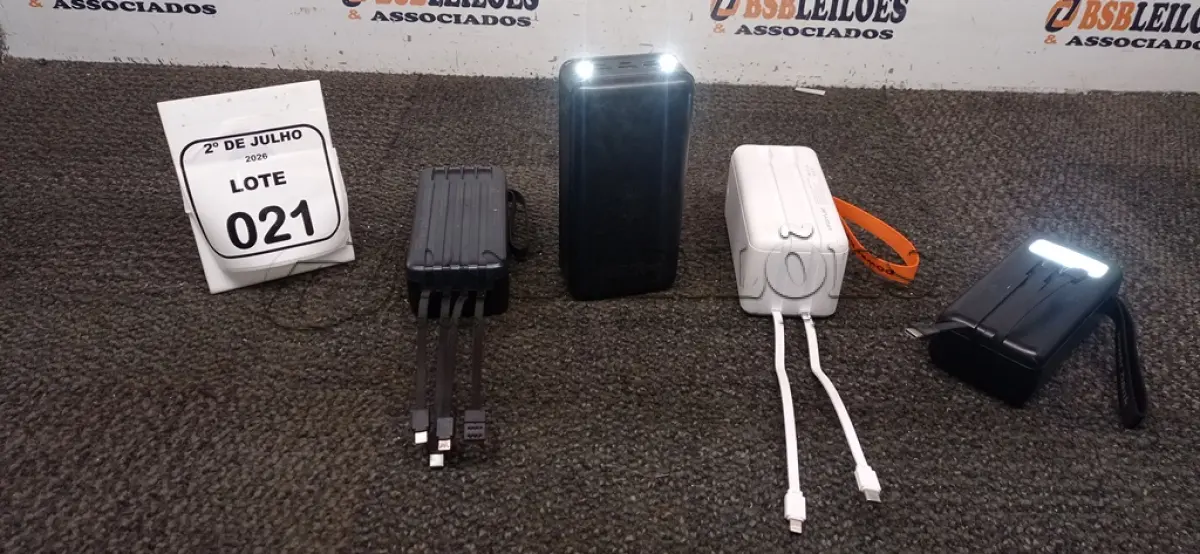 LOTE 021 - 04 POWER BANK DE MARCAS DIVERSAS. (NO ESTADO) ATENÇÃO! FAZER A VISITAÇÃO ANTES DE ARREMATAR, NÃO SABEMOS SE FUNCIONA, LEILÃO NÃO TEM GARANTIA E NEM DEVOLUÇÃO, SUJEITO A POSSÍVEIS AVARIAS VISÍVEIS/OCULTAS E/OU AUSÊNCIA DE COMPONENTES.