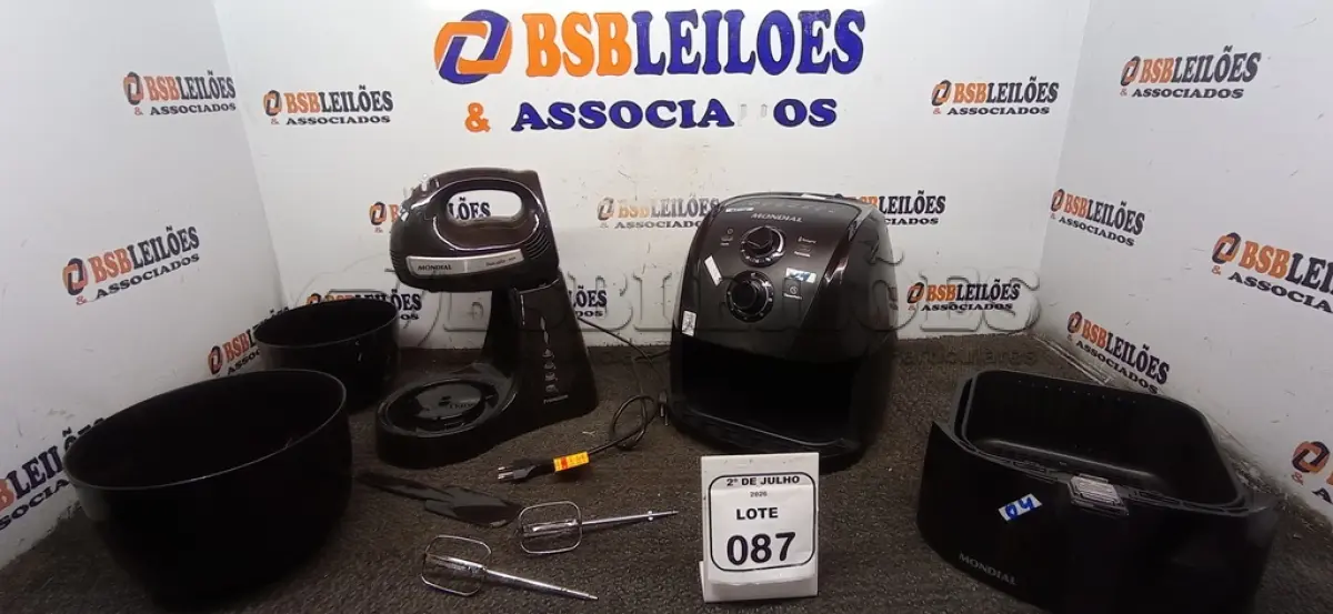 LOTE 087 - 01 AIR FRYER 4L MARCA MONDIAL E 01 BATEDEIRA MARCA MONDIAL. (NO ESTADO) ATENÇÃO! FAZER A VISITAÇÃO ANTES DE ARREMATAR, NÃO SABEMOS SE FUNCIONA, LEILÃO NÃO TEM GARANTIA E NEM DEVOLUÇÃO, SUJEITO A POSSÍVEIS AVARIAS VISÍVEIS/OCULTAS E/OU AUSÊNCIA DE COMPONENTES.