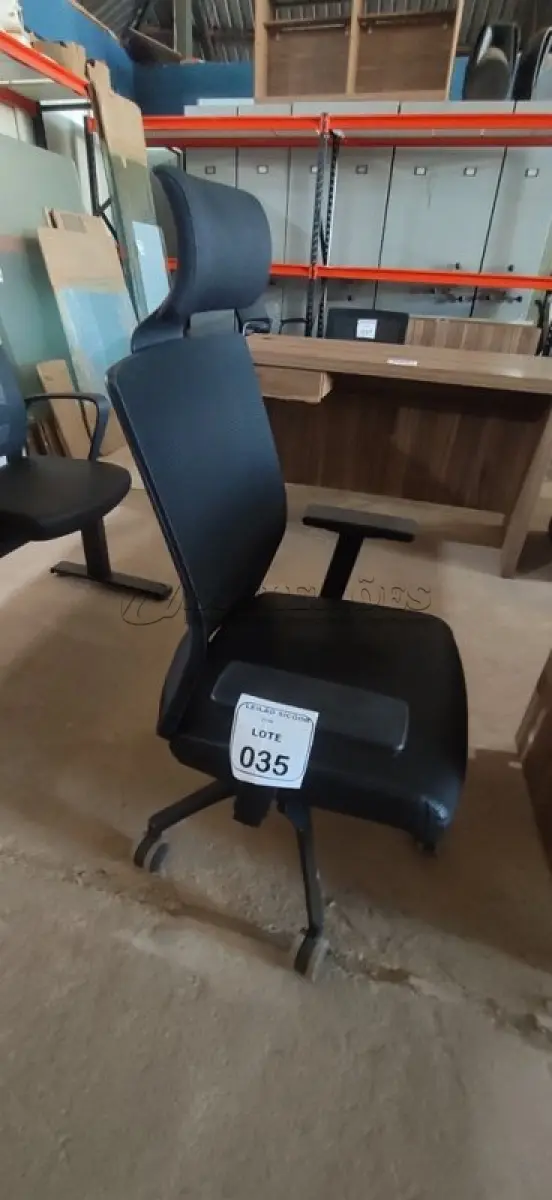 LOTE 035 - 01 CADEIRA EXECUTIVA IMPCT MARELLI PRETA COM ENCOSTO EM TELA. (NO ESTADO) ATENÇÃO! FAZER A VISITAÇÃO ANTES DE ARREMATAR, NÃO SABEMOS SE FUNCIONA, LEILÃO NÃO TEM GARANTIA E NEM DEVOLUÇÃO, SUJEITO A POSSÍVEIS AVARIAS VISÍVEIS/OCULTAS E/OU AUSÊNCIA DE COMPONENTES.