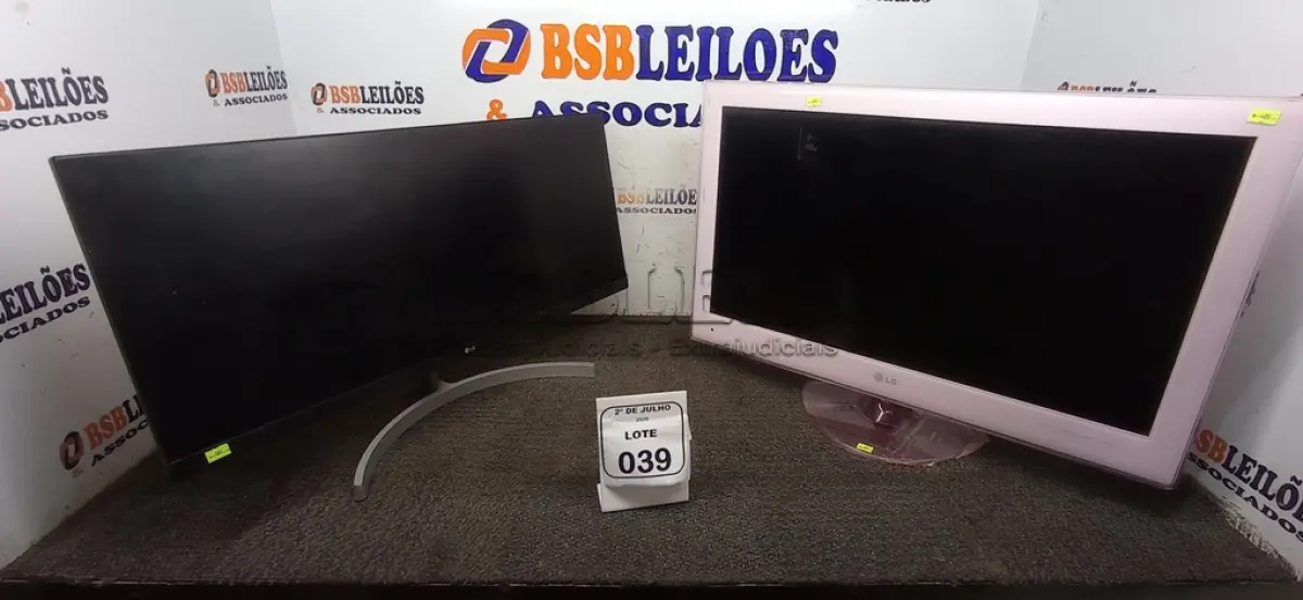 LOTE 039 - 02 MONITORES MARCA LG. (NO ESTADO) ATENÇÃO! FAZER A VISITAÇÃO ANTES DE ARREMATAR, NÃO SABEMOS SE FUNCIONA, LEILÃO NÃO TEM GARANTIA E NEM DEVOLUÇÃO, SUJEITO A POSSÍVEIS AVARIAS VISÍVEIS/OCULTAS E/OU AUSÊNCIA DE COMPONENTES.