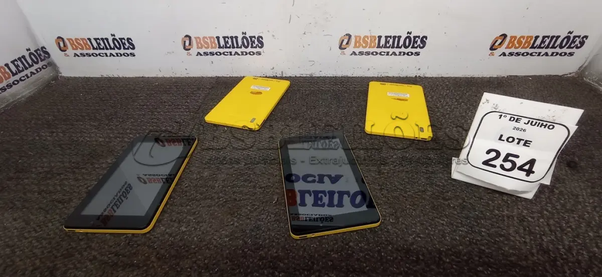 LOTE 254 - 04 TABLETS MARCA CCE. (NO ESTADO) ATENÇÃO! FAZER A VISITAÇÃO ANTES DE ARREMATAR, NÃO SABEMOS SE FUNCIONA, LEILÃO NÃO TEM GARANTIA E NEM DEVOLUÇÃO, SUJEITO A POSSÍVEIS AVARIAS VISÍVEIS/OCULTAS E/OU AUSÊNCIA DE COMPONENTES.