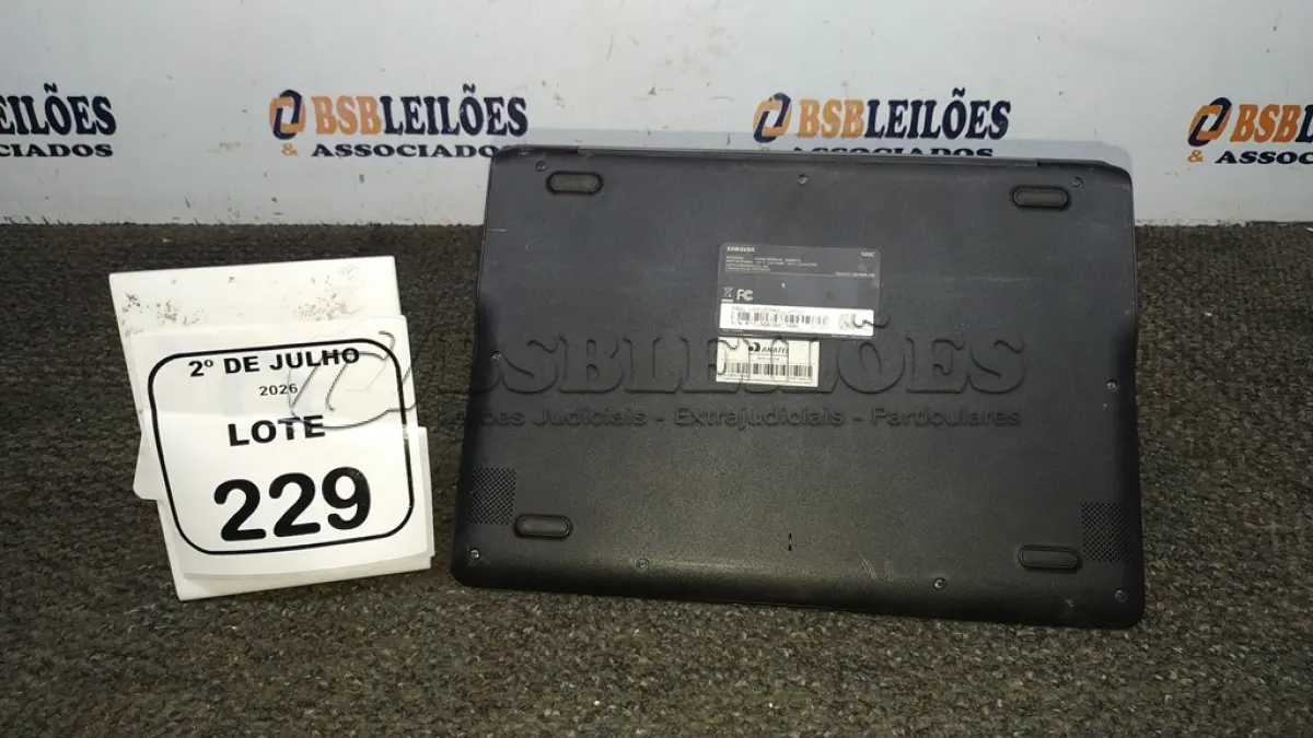 LOTE 229 - 01 CROMEBOOK LINHA CONNECT MEMÓRIA 2GB, 16GB E.MMC TELA DE 11.6’’ MARCA SAMSUNG SEM FONTE. (NO ESTADO) ATENÇÃO! FAZER A VISITAÇÃO ANTES DE ARREMATAR, NÃO SABEMOS SE FUNCIONA, LEILÃO NÃO TEM GARANTIA E NEM DEVOLUÇÃO, SUJEITO A POSSÍVEIS AVARIAS VISÍVEIS/OCULTAS E/OU AUSÊNCIA DE COMPONENTES.
