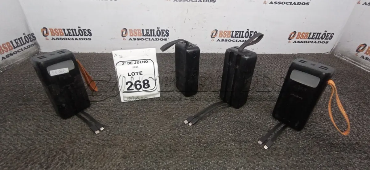LOTE 268 - 04 POWER BANK DE MARCAS DIVERSAS. (NO ESTADO) ATENÇÃO! FAZER A VISITAÇÃO ANTES DE ARREMATAR, NÃO SABEMOS SE FUNCIONA, LEILÃO NÃO TEM GARANTIA E NEM DEVOLUÇÃO, SUJEITO A POSSÍVEIS AVARIAS VISÍVEIS/OCULTAS E/OU AUSÊNCIA DE COMPONENTES.