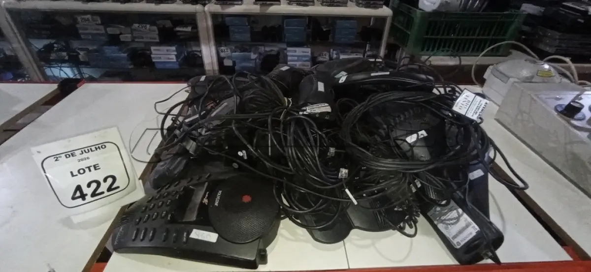 LOTE 422 - 01 LOTE COM VÁRIOS APARELHOS DE VIDEOCONFERÊNCIA MARCA POLYCOM. (NO ESTADO) ATENÇÃO! FAZER A VISITAÇÃO ANTES DE ARREMATAR, NÃO SABEMOS SE FUNCIONA, LEILÃO NÃO TEM GARANTIA E NEM DEVOLUÇÃO, SUJEITO A POSSÍVEIS AVARIAS VISÍVEIS/OCULTAS E/OU AUSÊNCIA DE COMPONENTES.