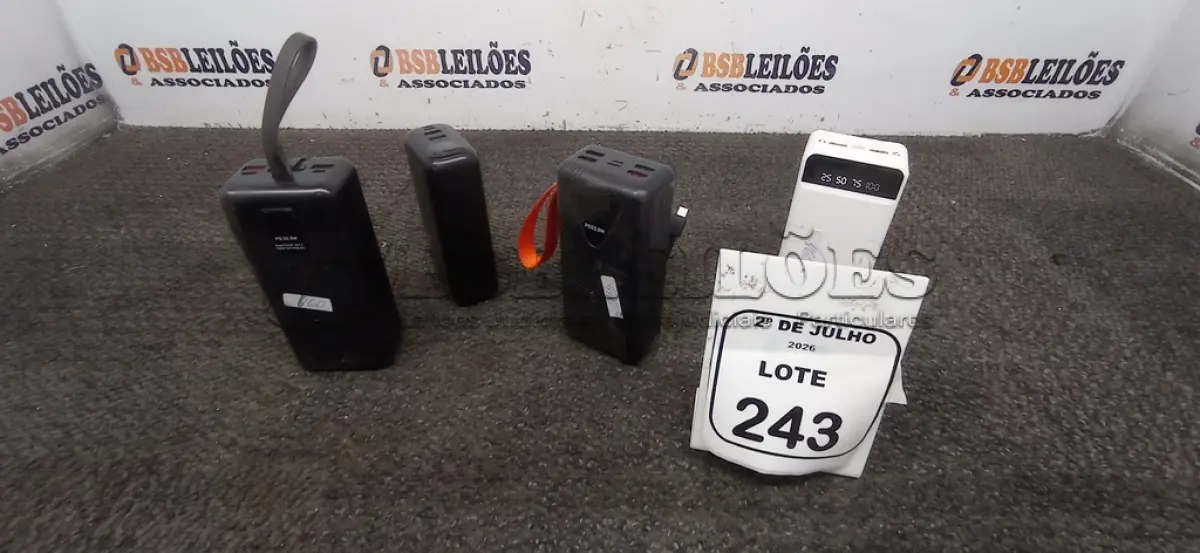 LOTE 243 - 03 POWER BANK DE MARCAS DIVERSAS. (NO ESTADO) ATENÇÃO! FAZER A VISITAÇÃO ANTES DE ARREMATAR, NÃO SABEMOS SE FUNCIONA, LEILÃO NÃO TEM GARANTIA E NEM DEVOLUÇÃO, SUJEITO A POSSÍVEIS AVARIAS VISÍVEIS/OCULTAS E/OU AUSÊNCIA DE COMPONENTES.