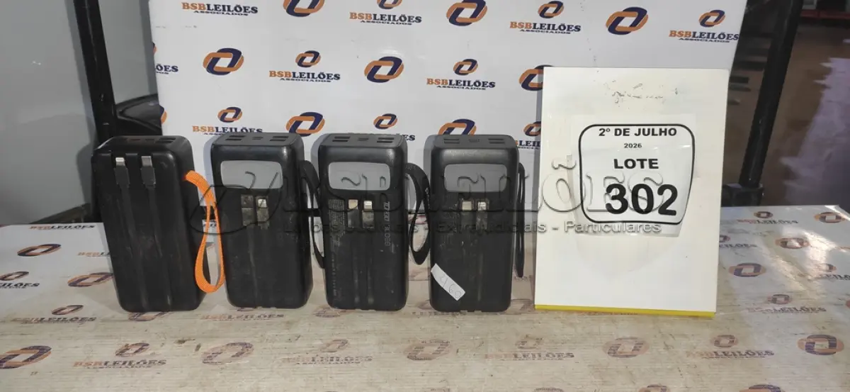 LOTE 302 - 04 POWER BANK DE MARCAS DIVERSAS. (NO ESTADO) ATENÇÃO! FAZER A VISITAÇÃO ANTES DE ARREMATAR, NÃO SABEMOS SE FUNCIONA, LEILÃO NÃO TEM GARANTIA E NEM DEVOLUÇÃO, SUJEITO A POSSÍVEIS AVARIAS VISÍVEIS/OCULTAS E/OU AUSÊNCIA DE COMPONENTES.