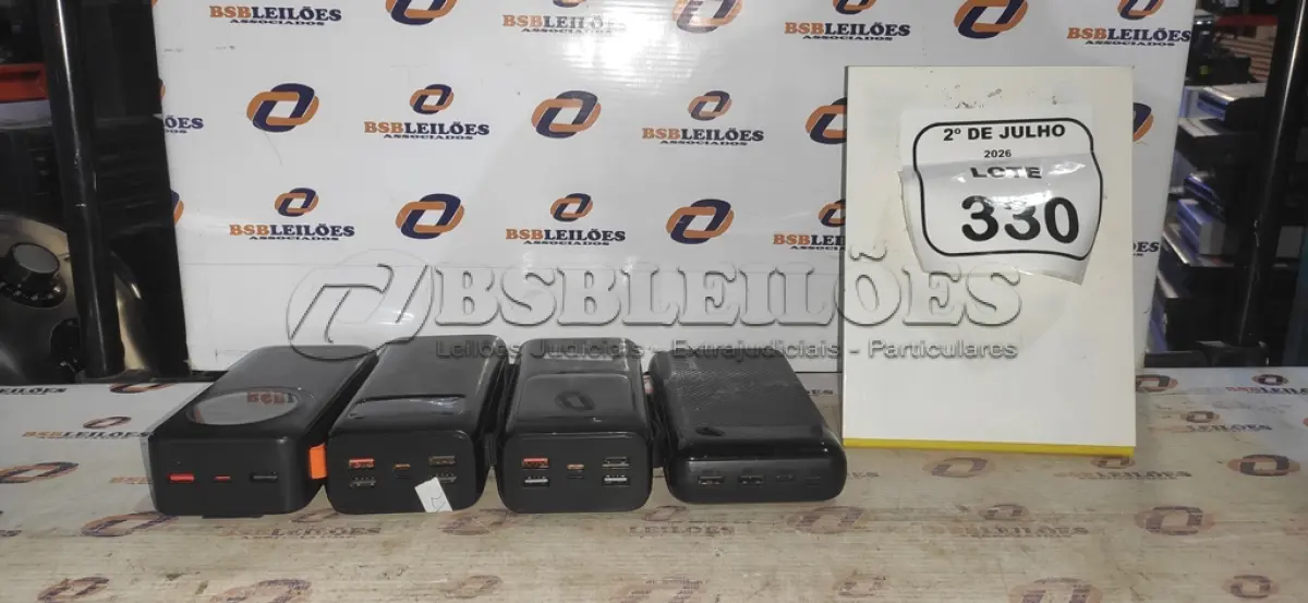 LOTE 330 - 04 POWER BANK DE MARCAS DIVERSAS. (NO ESTADO) ATENÇÃO! FAZER A VISITAÇÃO ANTES DE ARREMATAR, NÃO SABEMOS SE FUNCIONA, LEILÃO NÃO TEM GARANTIA E NEM DEVOLUÇÃO, SUJEITO A POSSÍVEIS AVARIAS VISÍVEIS/OCULTAS E/OU AUSÊNCIA DE COMPONENTES.