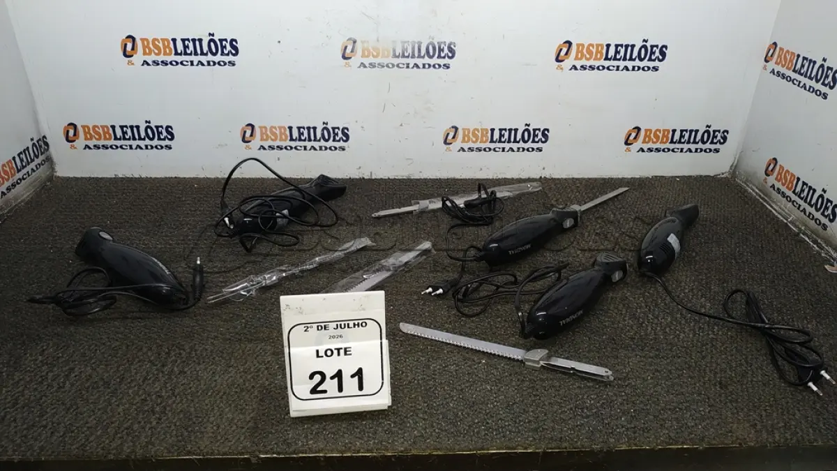 LOTE 211 - 04 FACAS ELÉTRICAS MARCA MONDIAL. (NO ESTADO) ATENÇÃO! FAZER A VISITAÇÃO ANTES DE ARREMATAR, NÃO SABEMOS SE FUNCIONA, LEILÃO NÃO TEM GARANTIA E NEM DEVOLUÇÃO, SUJEITO A POSSÍVEIS AVARIAS VISÍVEIS/OCULTAS E/OU AUSÊNCIA DE COMPONENTES.