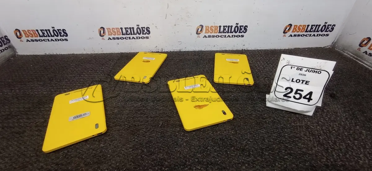 LOTE 254 - 04 TABLETS MARCA CCE. (NO ESTADO) ATENÇÃO! FAZER A VISITAÇÃO ANTES DE ARREMATAR, NÃO SABEMOS SE FUNCIONA, LEILÃO NÃO TEM GARANTIA E NEM DEVOLUÇÃO, SUJEITO A POSSÍVEIS AVARIAS VISÍVEIS/OCULTAS E/OU AUSÊNCIA DE COMPONENTES.